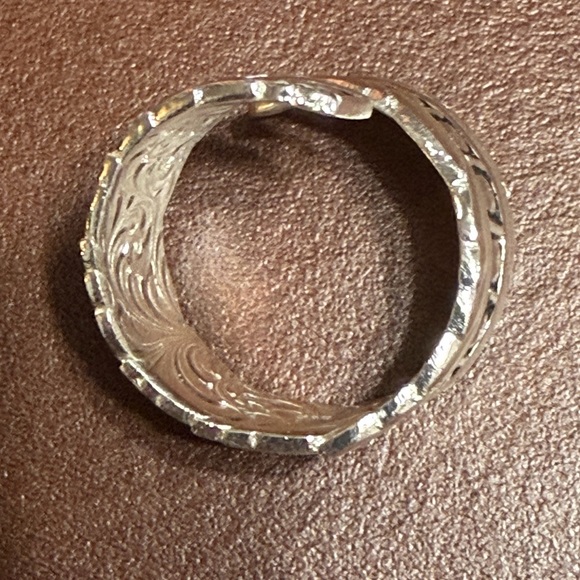 Montana Silversmiths, Ladies American Made Spirit Wrap Ring - Picture 5 of 9